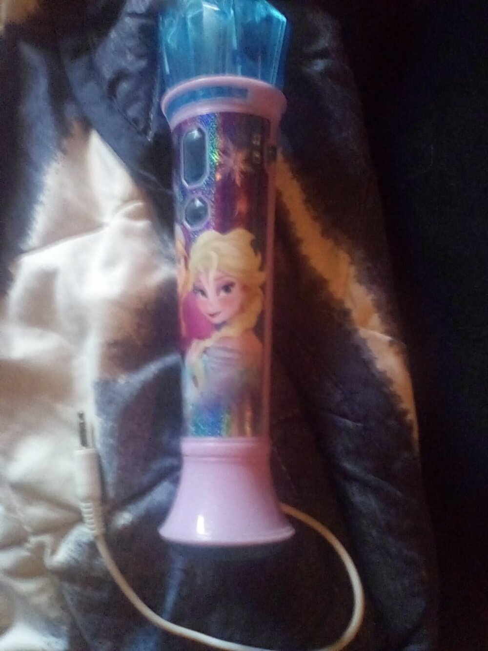 DISNEY FROZEN MICROPHONE -AUTOMATIC SONGS PLAY & MAY ALSO CONNECT TO MP3 PLAYER